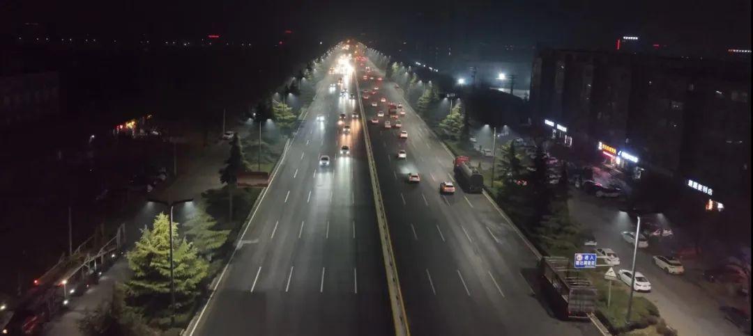 山西運(yùn)城鹽湖高新區(qū)道路路燈“亮化”升級點(diǎn)亮市民出行路---豐朗光電