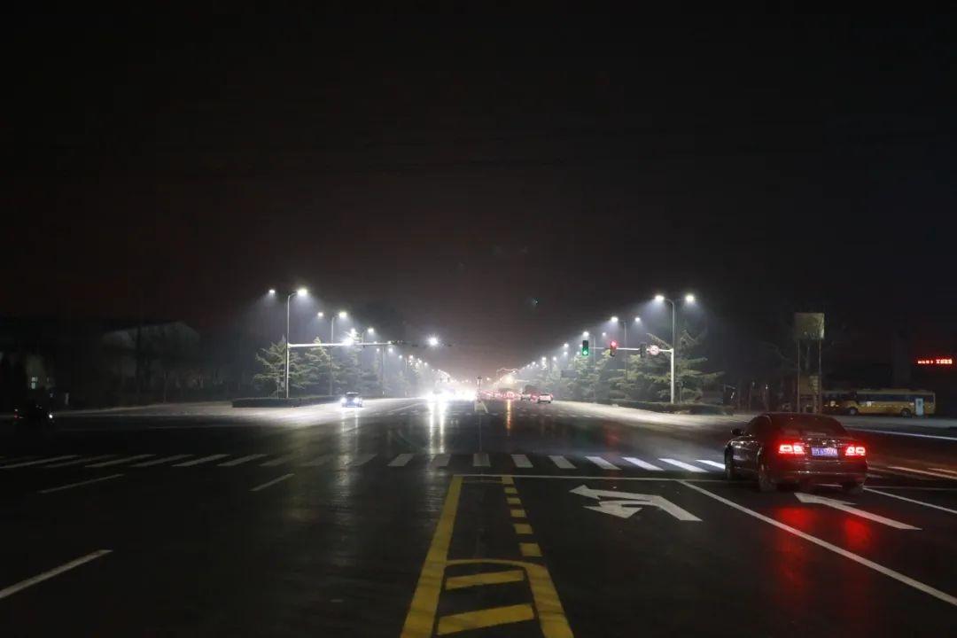 山西運(yùn)城鹽湖高新區(qū)道路路燈“亮化”升級點(diǎn)亮市民出行路---豐朗光電